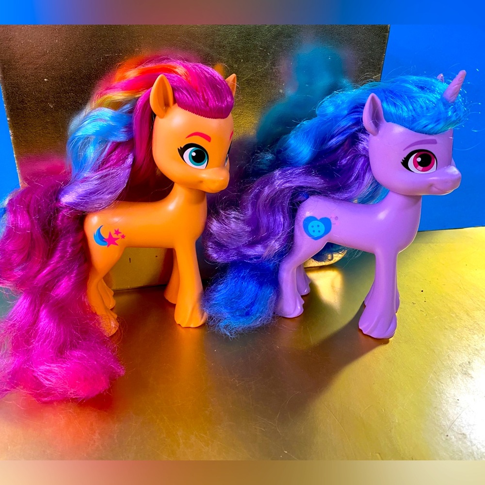 My Little Pony A New Generation Rainbow Reveal Sunny STARSCOUT & Izzy Moonbow 6”